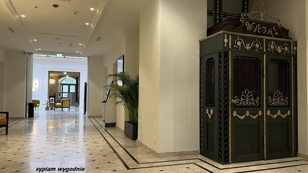 Hotel Saski Krakow, Curio Collection by Hilton - zabytkowa winda