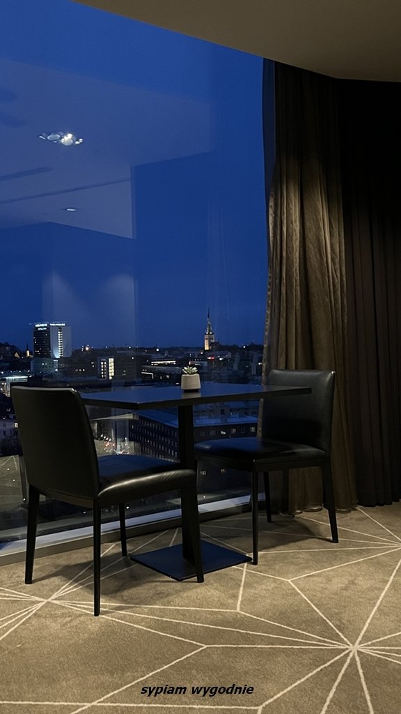 Hilton Tallinn Park - executive lounge - widok na panoramę miasta