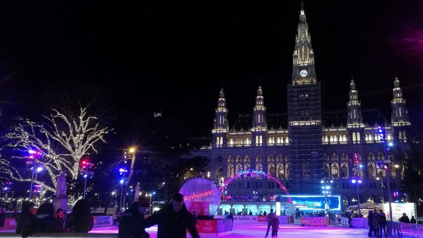 Jarmark bożonarodzeniowy w Wiedniu, a tam lodowisko