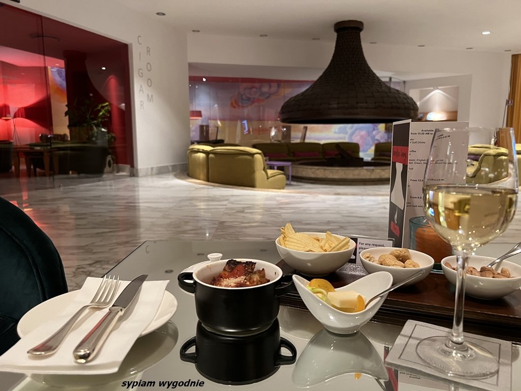 dinner snacks in executive lounge Hilton Sorrento Palace