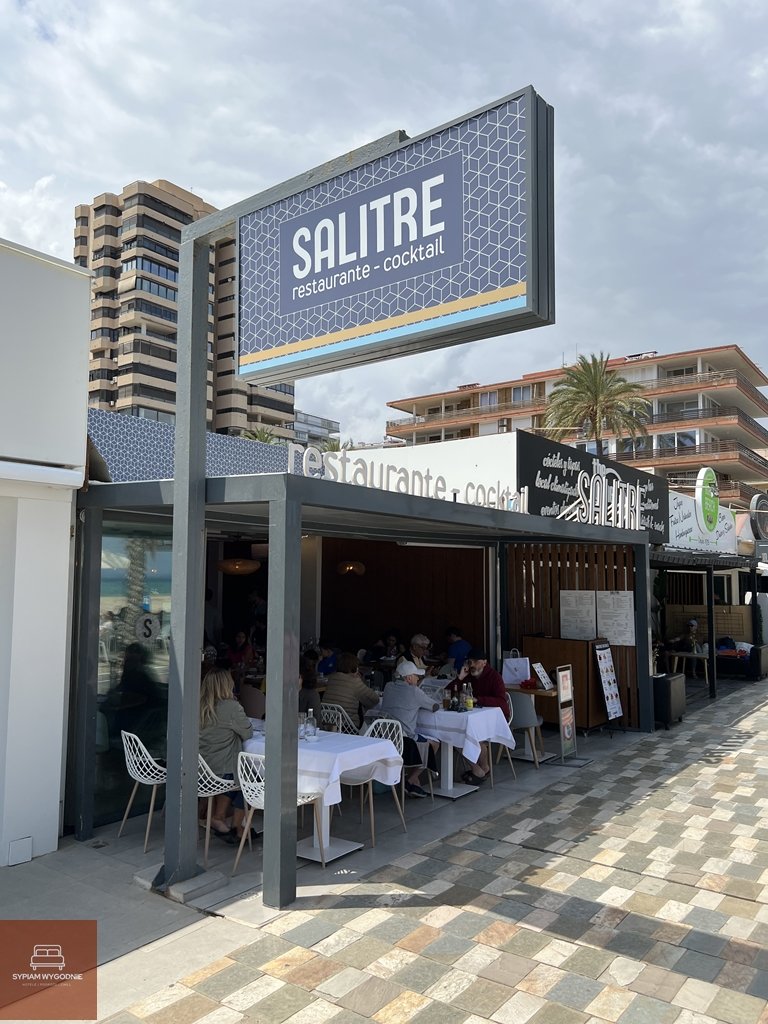 restauracja w Alicante - Salitre przy plaży z tapasami i owocami morza